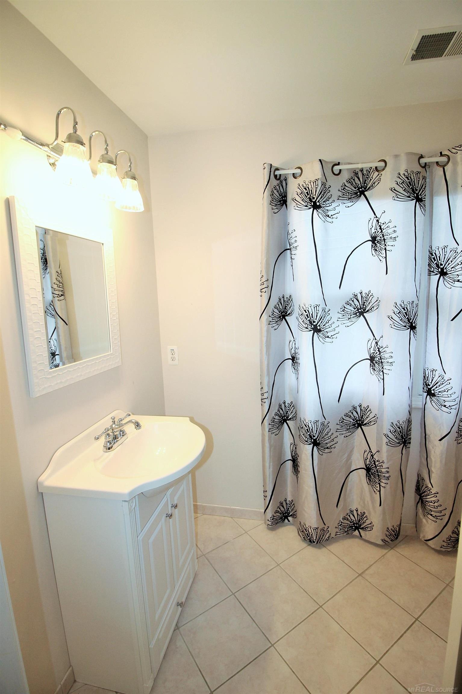 1424 Torrey Road Grosse Pointe Woods, MI 48236 - Photo 40 of 54