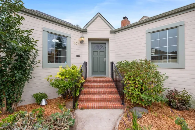 $875,000 | 605 Baker Street, Petaluma, CA 94952