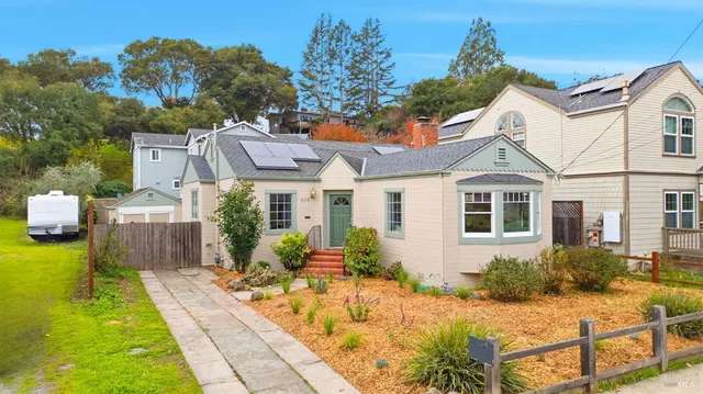 $875,000 | 605 Baker Street, Petaluma, CA 94952