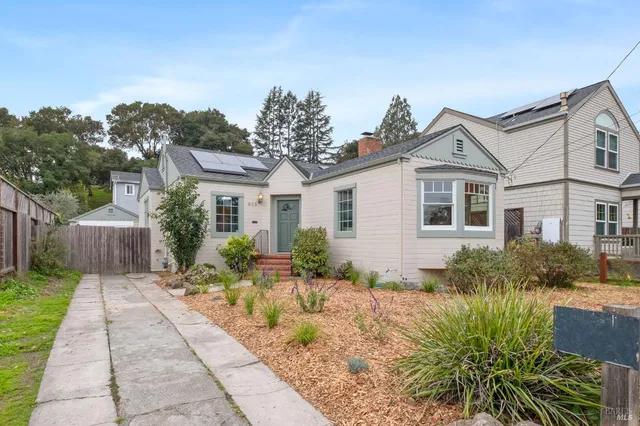 $875,000 | 605 Baker Street, Petaluma, CA 94952
