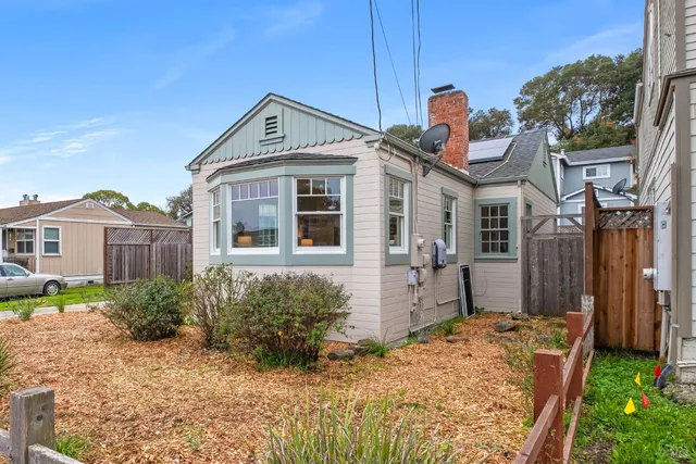 $875,000 | 605 Baker Street, Petaluma, CA 94952