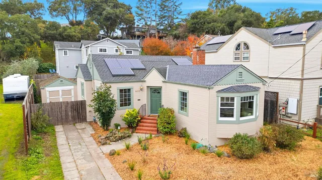 $875,000 | 605 Baker Street, Petaluma, CA 94952
