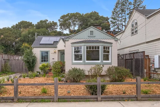 $875,000 | 605 Baker Street, Petaluma, CA 94952
