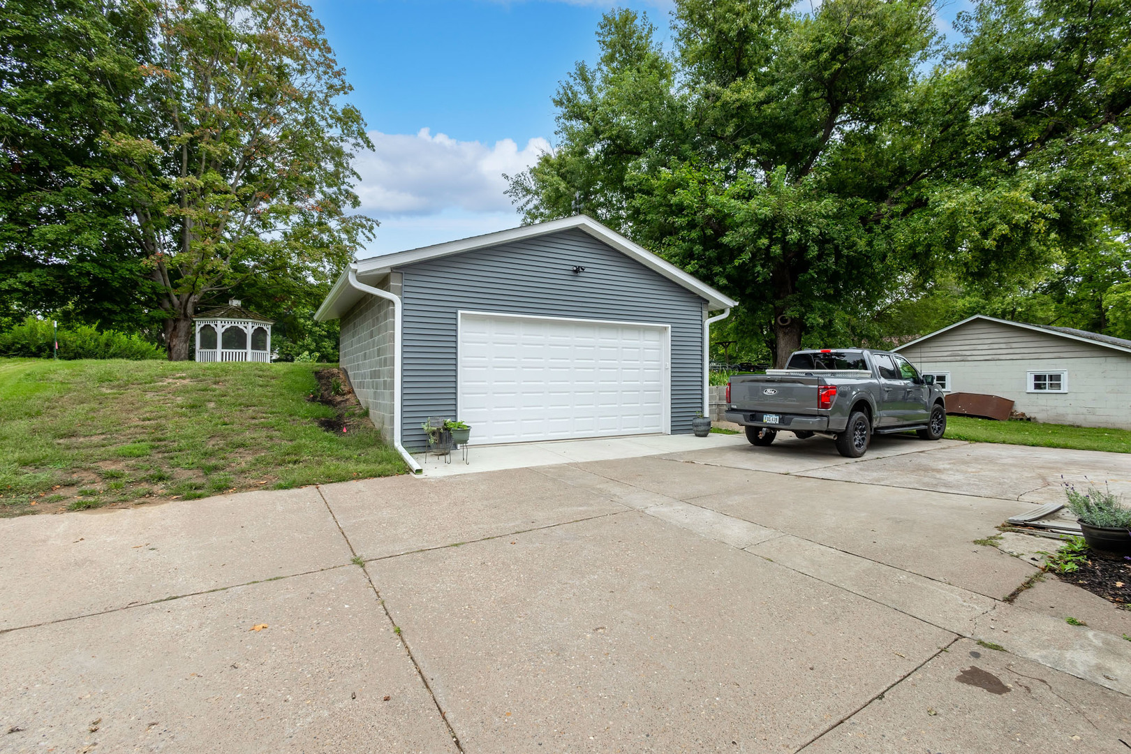 712 South Cody Road Le Claire, IA 52753 - Photo 36 of 43 Gallery Image 36