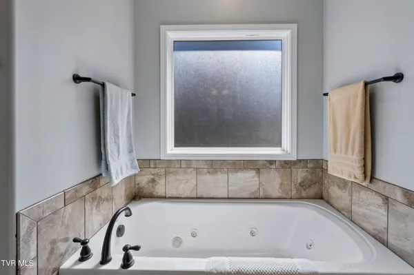 $795,000 | 1148 Cliffview Circle, Gray, TN 37615