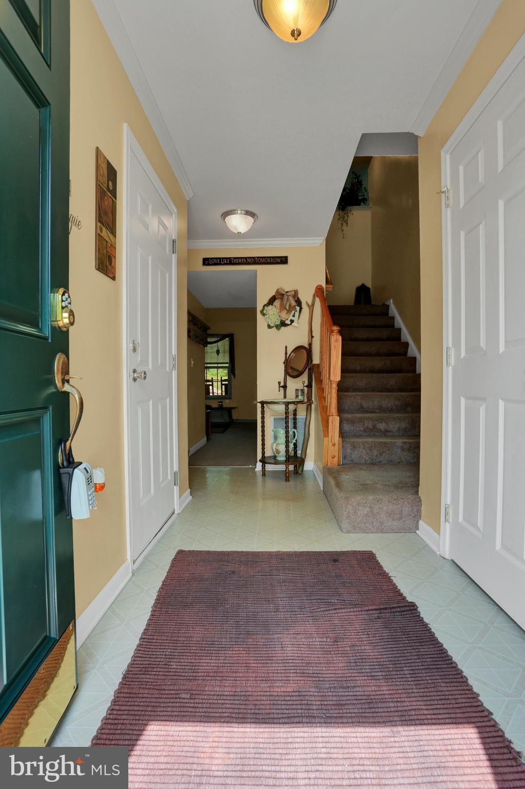 203 Rumbling Rock Road Hedgesville, WV 25427 - Photo 2 of 28 Interior (General)