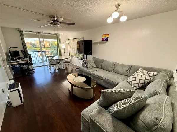 $1,800 | 7900 Northwest 50th Street, Unit 205, Lauderhill, FL 33351