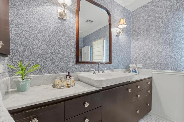 $3,675 | 317 West Encanto Boulevard, Phoenix, AZ 85003