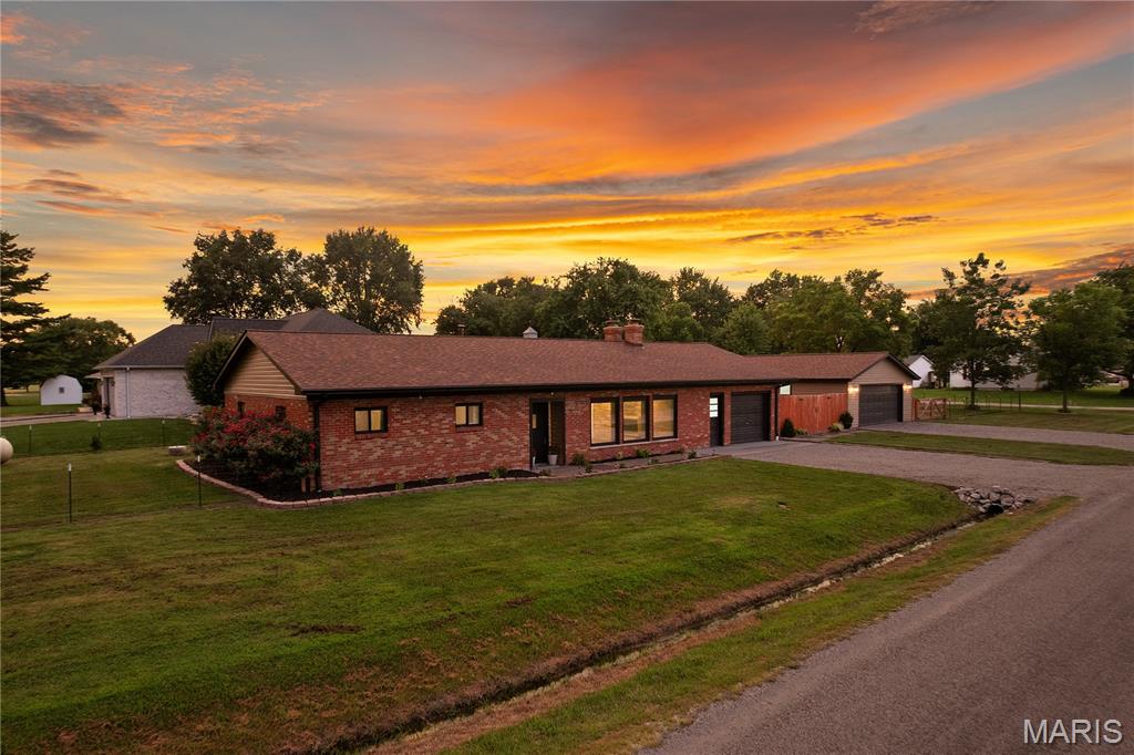 8435 Prairietown Road Dorsey, IL 62021 - Photo 1 of 40 Gallery Image 1