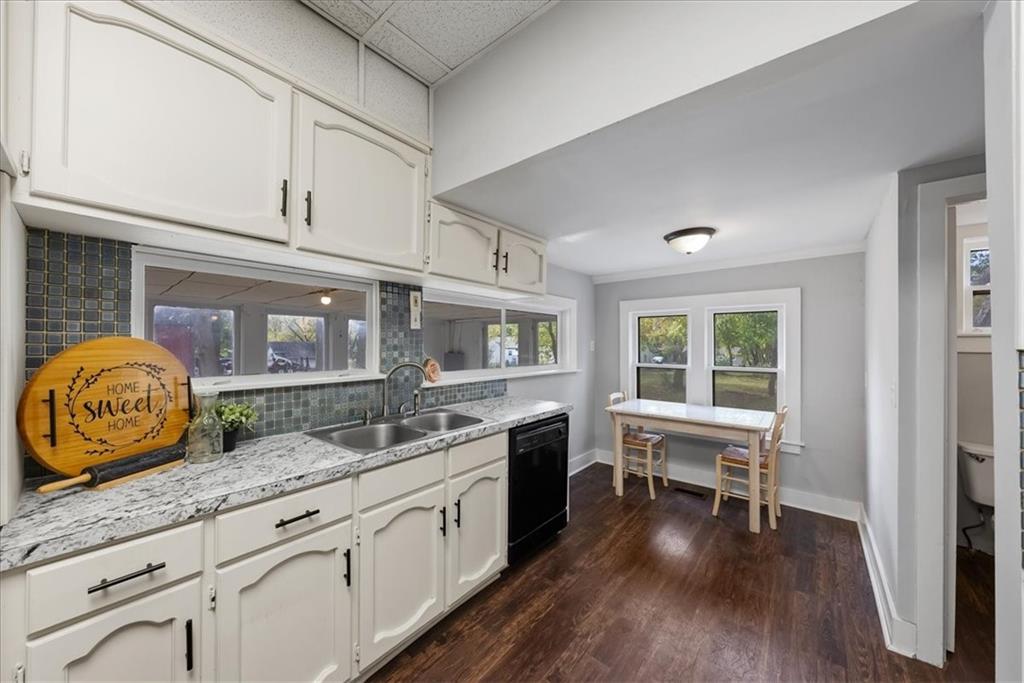 807 Highgrove Road Grandview, MO 64030 - Photo 11 of 39