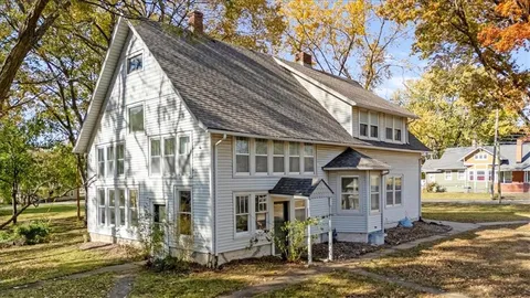 $329,950 | 807 Highgrove Road, Grandview, MO 64030