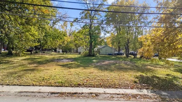 $359,950 | 807 Highgrove Road, Grandview, MO 64030