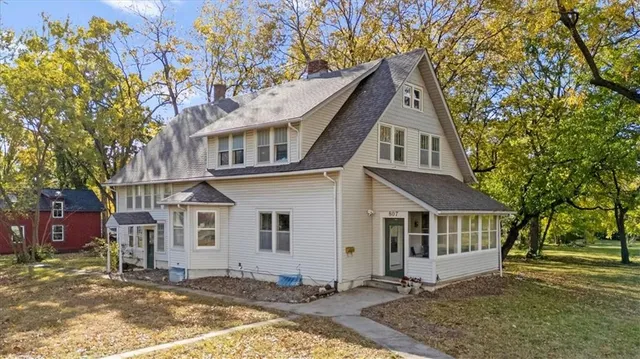 $329,950 | 807 Highgrove Road, Grandview, MO 64030
