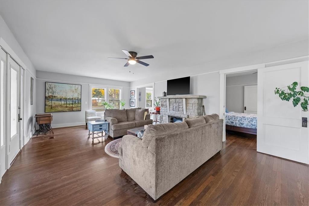 807 Highgrove Road Grandview, MO 64030 - Photo 5 of 39