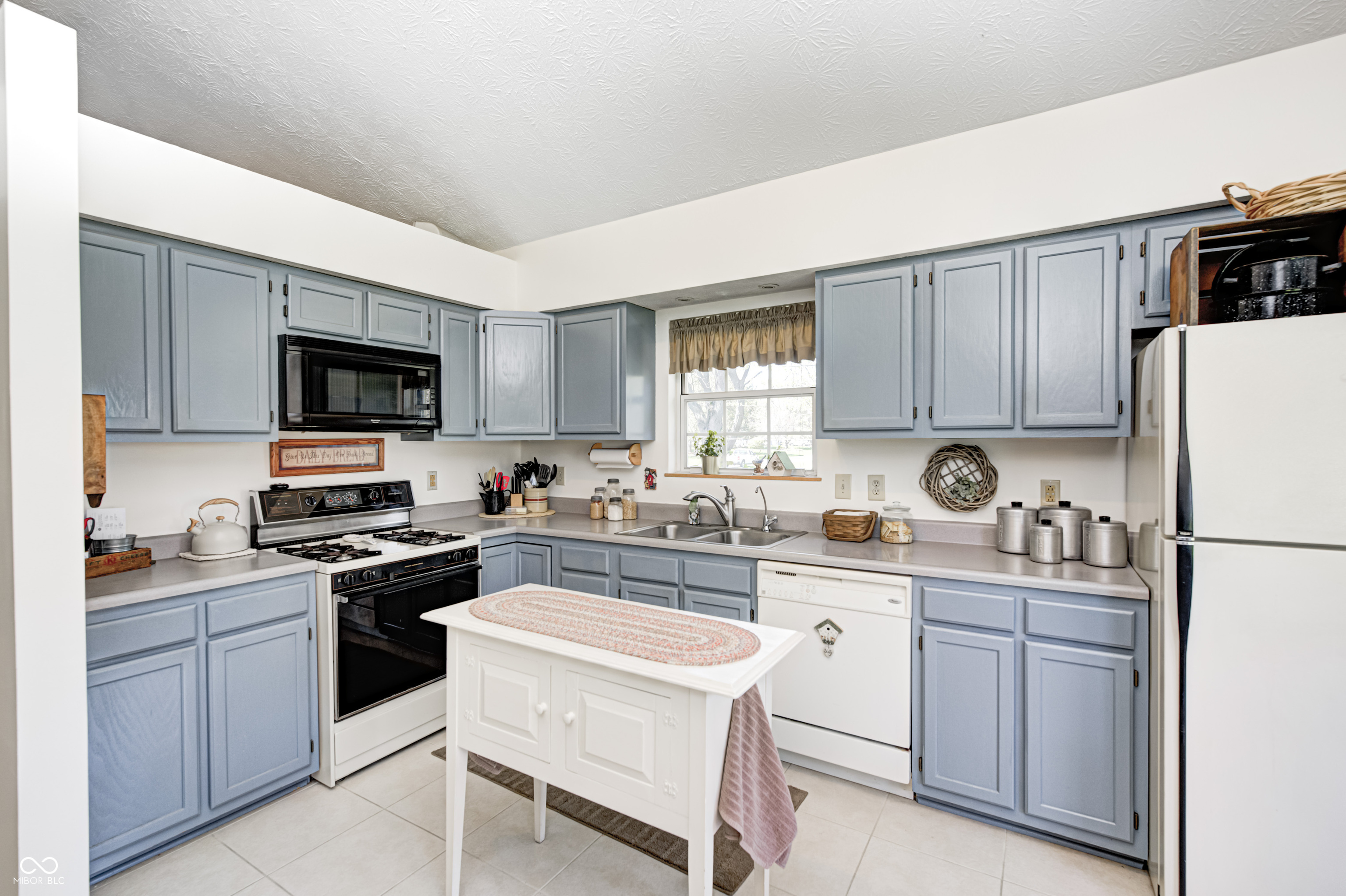 7114 Hickory Road Indianapolis, IN 46259 - Photo 11 of 39 Gallery Image 11