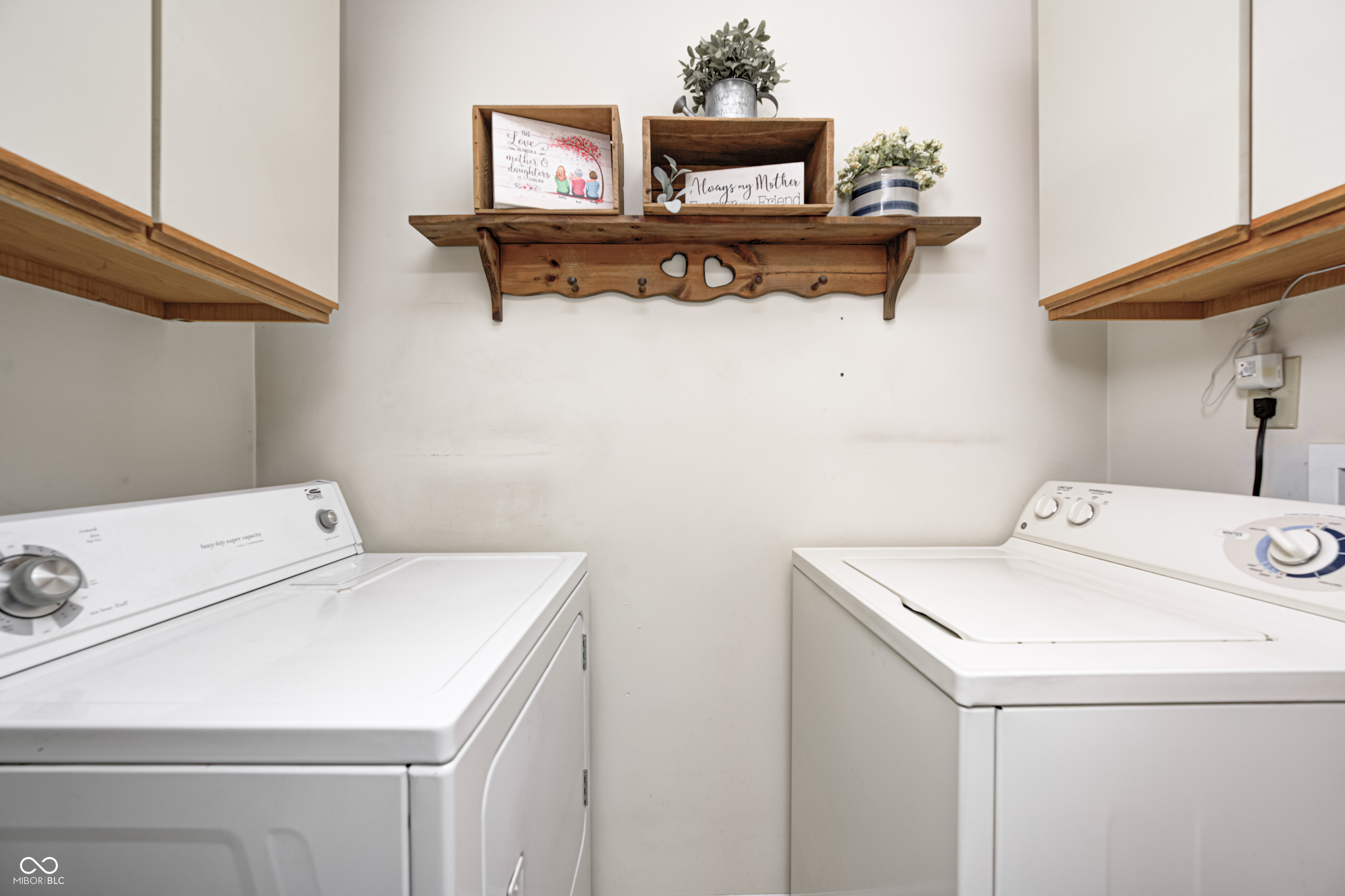 7114 Hickory Road Indianapolis, IN 46259 - Photo 25 of 39 Gallery Image 25