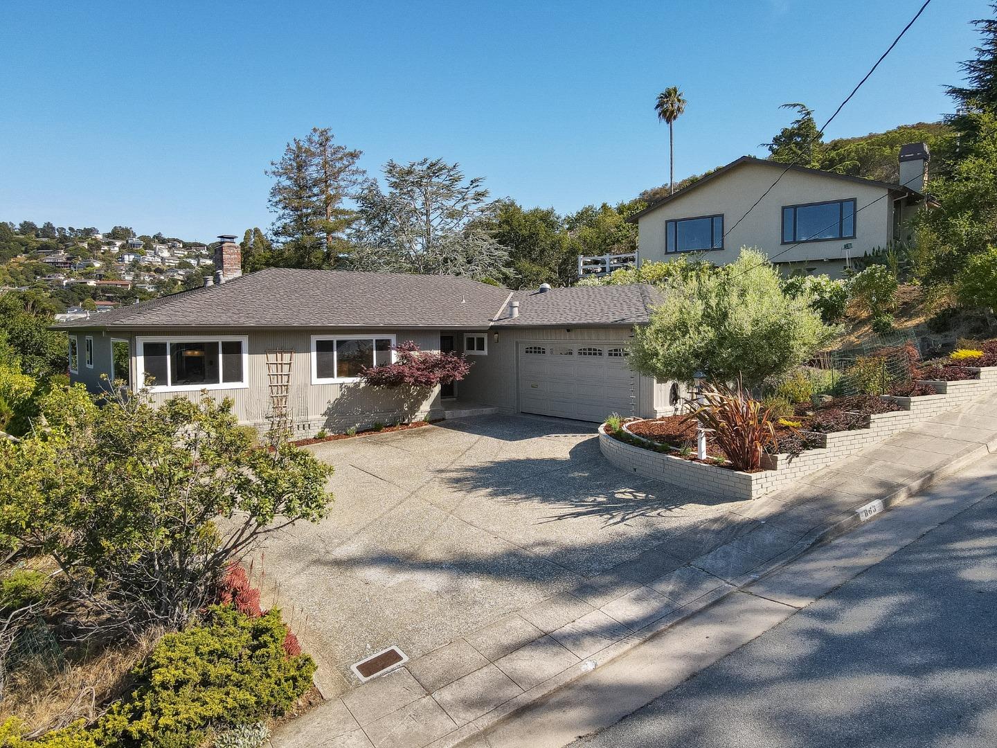 863 Viewridge Drive San Mateo, CA 94403 - Photo 3 of 50 a view of a house with a patio