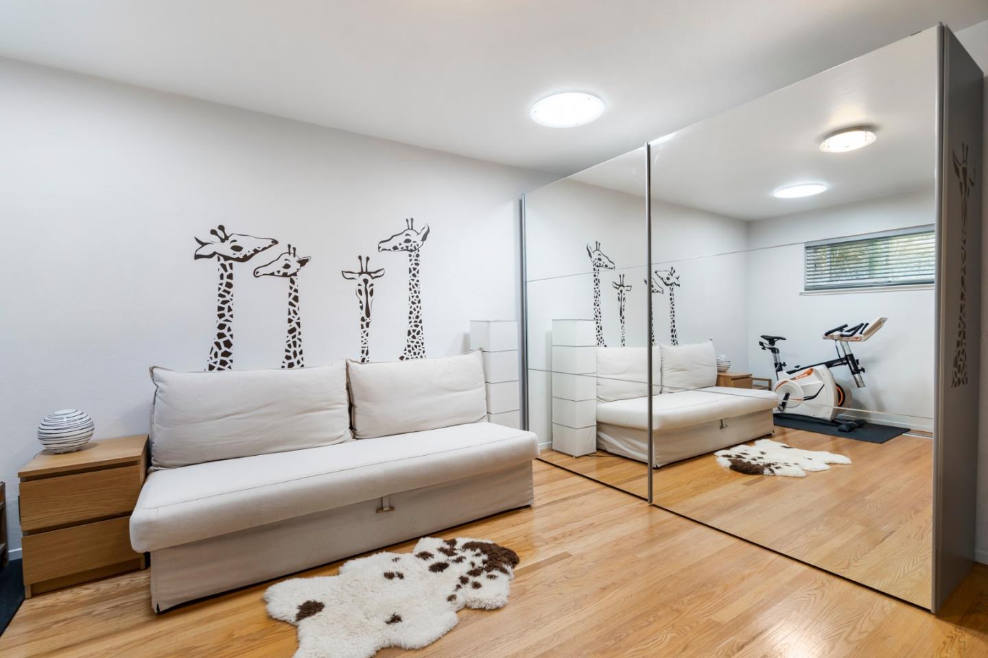 863 Viewridge Drive San Mateo, CA 94403 - Photo 41 of 50 a living room with furniture