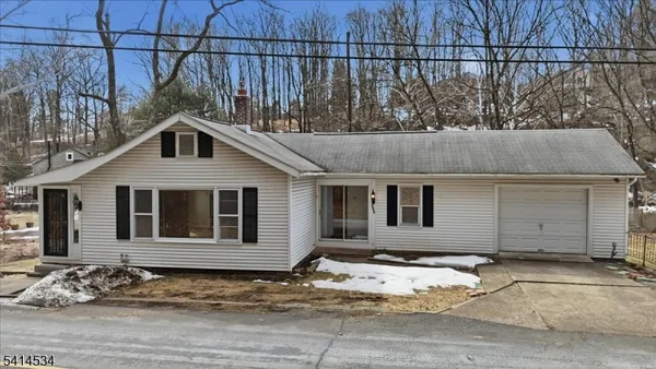 $280,000 | 213 York Road, Milford, NJ 08848