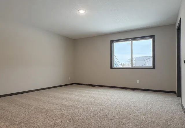 $430,000 | 15592 100th Avenue, Milaca, MN 56353