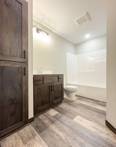 $430,000 | 15592 100th Avenue, Milaca, MN 56353