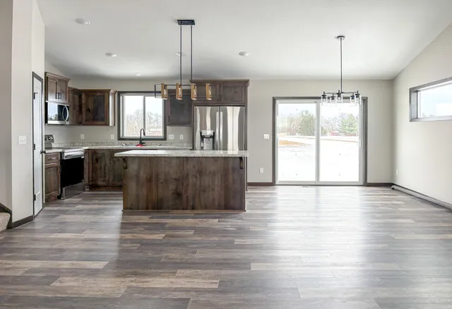 $430,000 | 15592 100th Avenue, Milaca, MN 56353