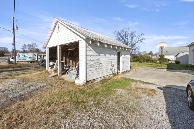 $299,999 | 202 West Main Street, Decherd, TN 37324