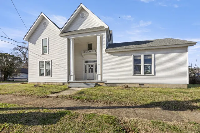 $299,999 | 202 West Main Street, Decherd, TN 37324