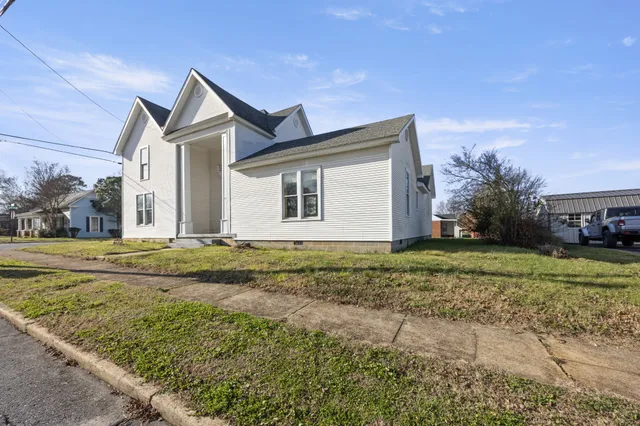 $299,999 | 202 West Main Street, Decherd, TN 37324
