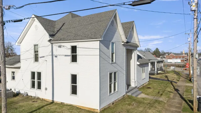 $299,999 | 202 West Main Street, Decherd, TN 37324