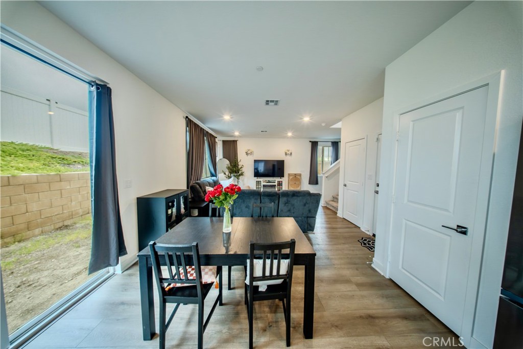 364 Castaic Way Rialto, CA 92377 - Photo 9 of 73