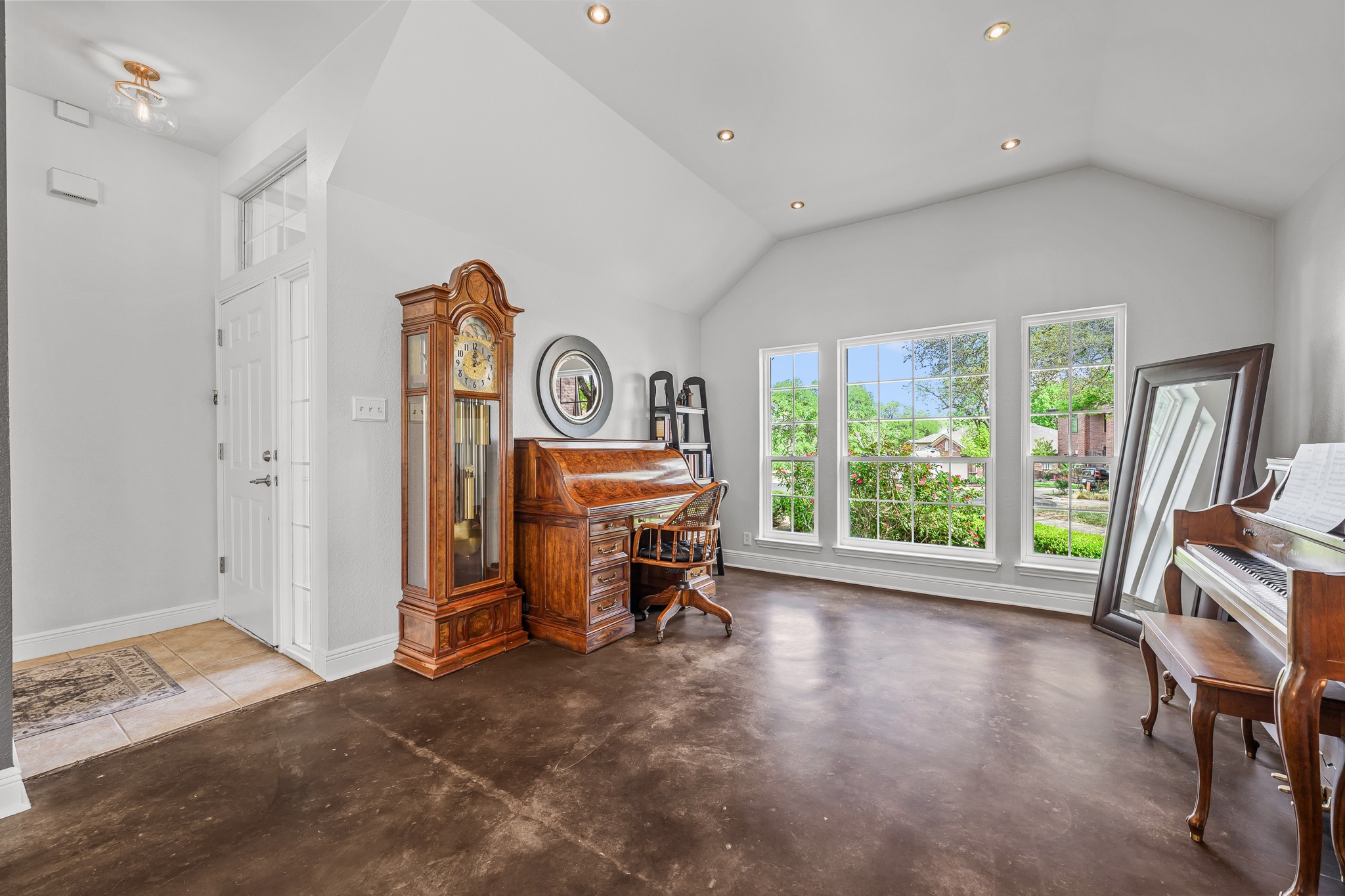 4801 Counts Cove Austin, TX 78749 - Photo 2 of 40 a work room with furniture and a window