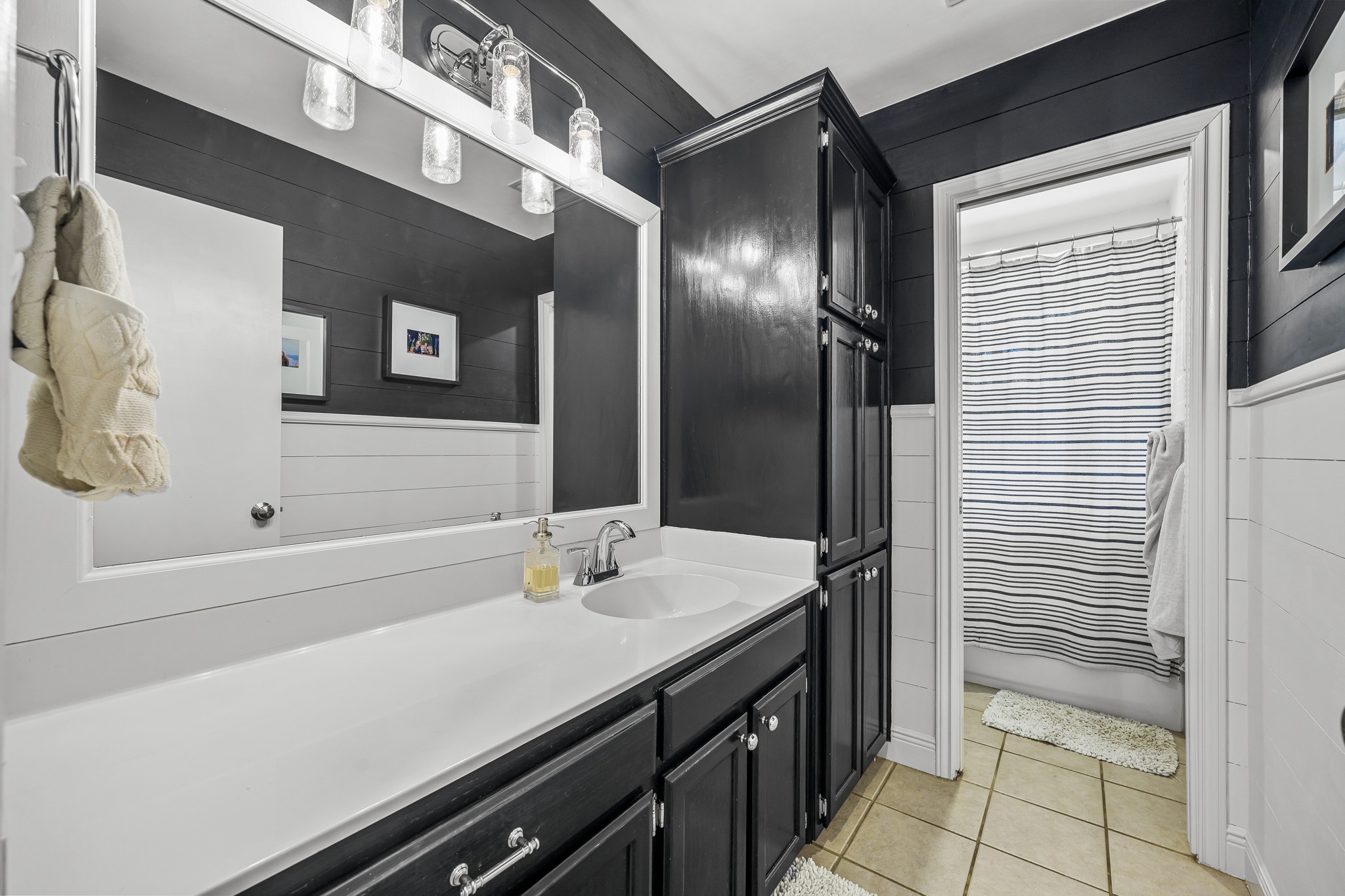 4801 Counts Cove Austin, TX 78749 - Photo 22 of 40 a bathroom with a sink and a mirror