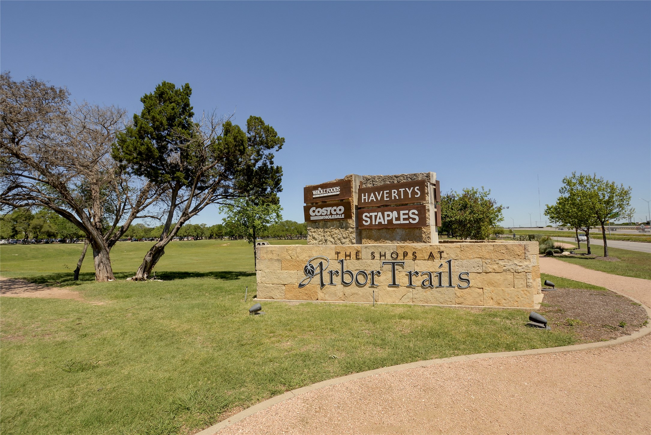 4801 Counts Cove Austin, TX 78749 - Photo 27 of 40 Community / neighborhood sign featuring a yard