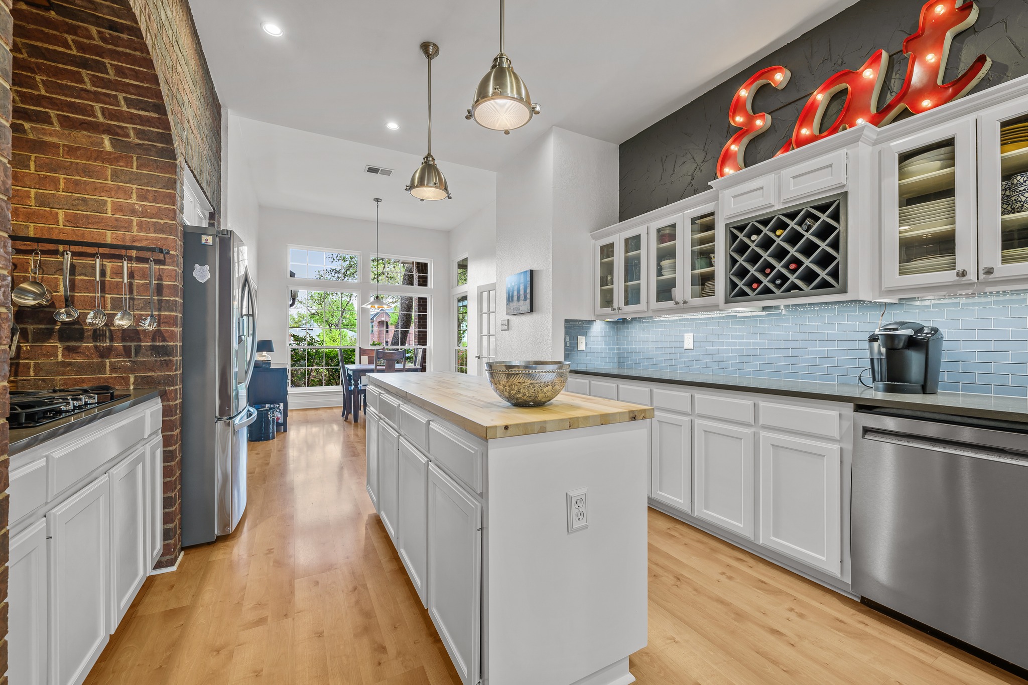 4801 Counts Cove Austin, TX 78749 - Photo 3 of 40 a kitchen that has a lot of cabinets in it