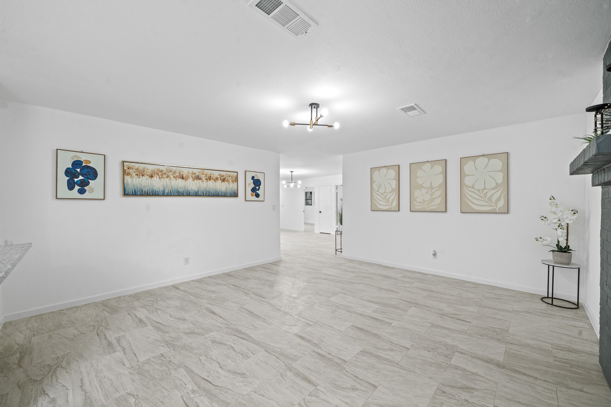 15415 West Hampton Circle Houston, TX 77071 - Photo 15 of 35 a view of a room with gym equipment and windows