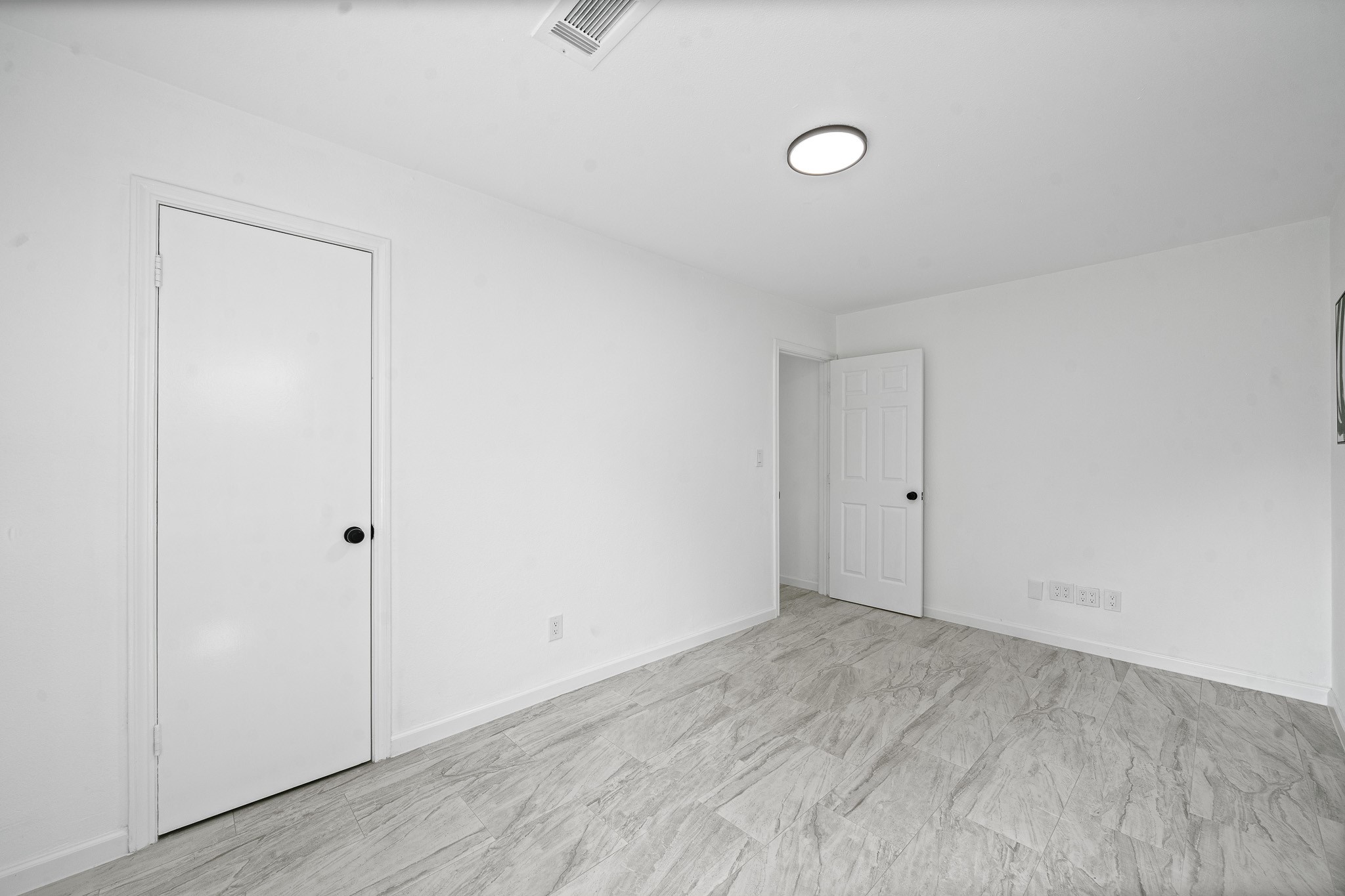 15415 West Hampton Circle Houston, TX 77071 - Photo 26 of 35 a view of an empty room