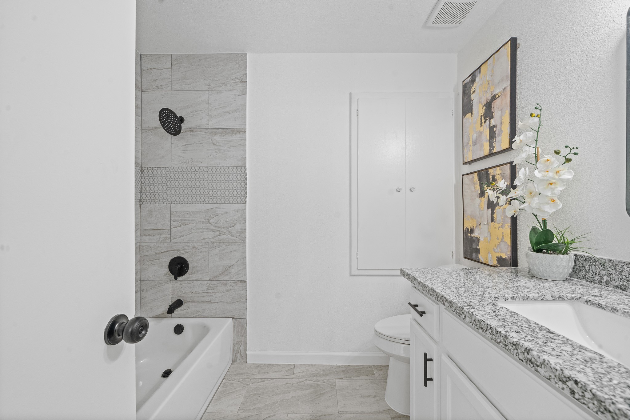 15415 West Hampton Circle Houston, TX 77071 - Photo 27 of 35 a bathroom with a granite countertop bathtub shower sink and mirror