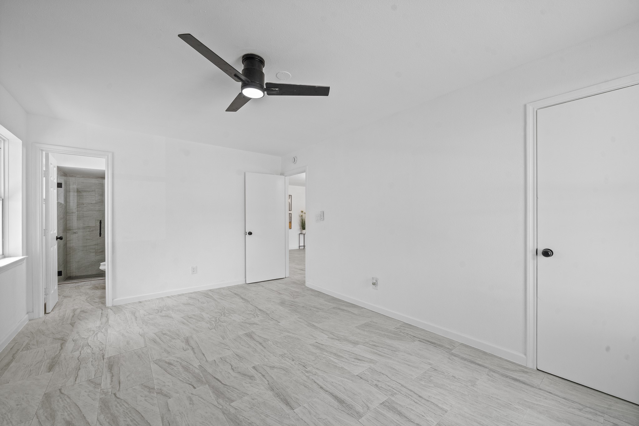 15415 West Hampton Circle Houston, TX 77071 - Photo 29 of 35 a view of empty room with wooden floor