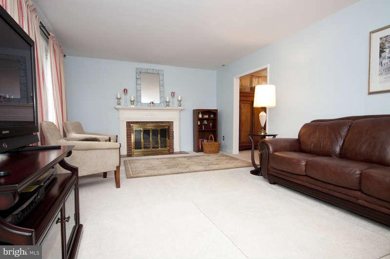 1314 Heather Hill Road Baltimore, MD 21239 - Photo 2 of 25 Family Room