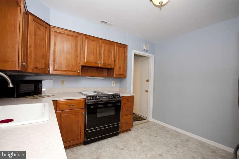 1314 Heather Hill Road Baltimore, MD 21239 - Photo 11 of 25 Kitchen