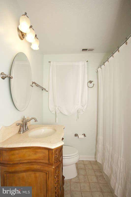 1314 Heather Hill Road Baltimore, MD 21239 - Photo 12 of 25 Bath