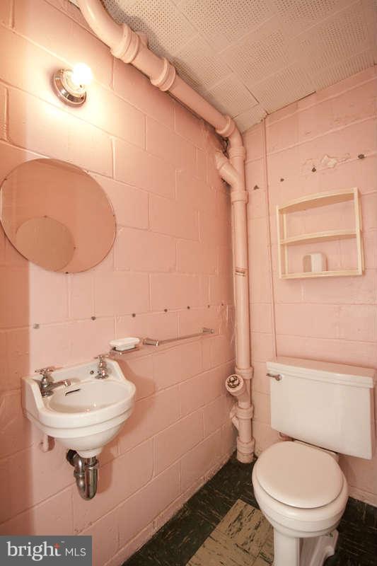 1314 Heather Hill Road Baltimore, MD 21239 - Photo 22 of 25 Bath
