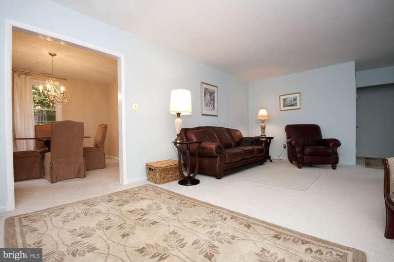 1314 Heather Hill Road Baltimore, MD 21239 - Photo 5 of 25 Family Room