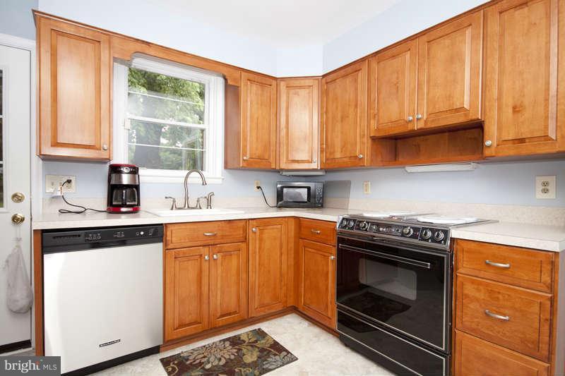 1314 Heather Hill Road Baltimore, MD 21239 - Photo 9 of 25 Kitchen