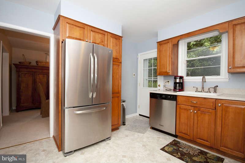 1314 Heather Hill Road Baltimore, MD 21239 - Photo 10 of 25 Kitchen