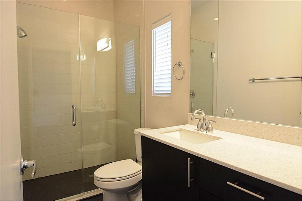 4708 Crawford Street Houston, TX 77004 - Photo 3 of 21 full bath- 1 st level- bedroom