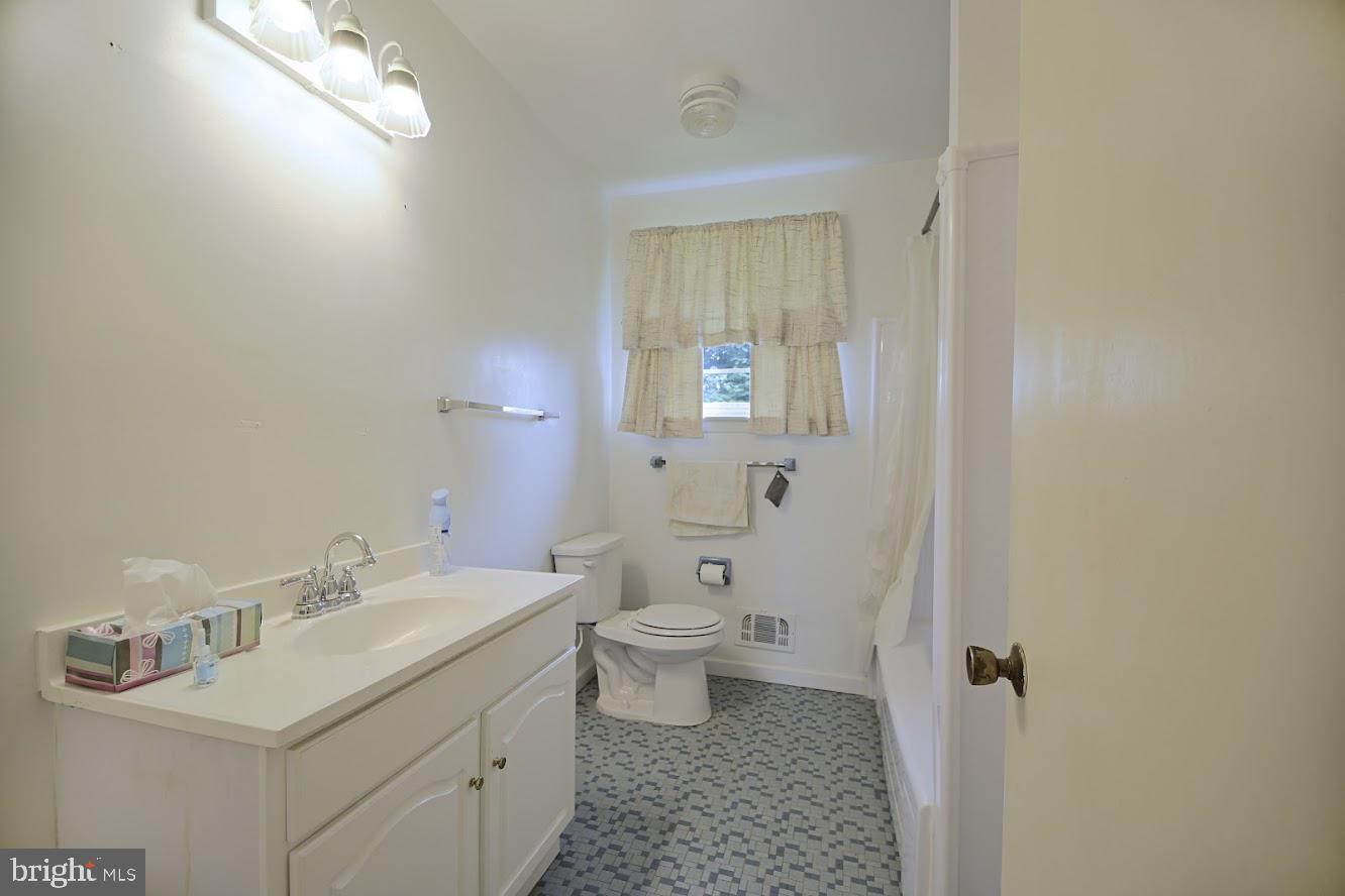 4121 Lochcarrow Road Baltimore, MD 21236 - Photo 9 of 18