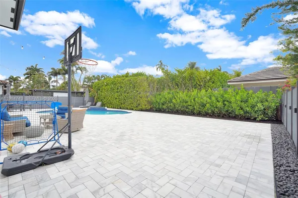 $1,550,000 | 7993 Northwest 161st Terrace, Miami Lakes, FL 33016