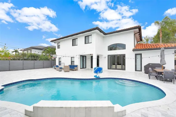 $1,550,000 | 7993 Northwest 161st Terrace, Miami Lakes, FL 33016